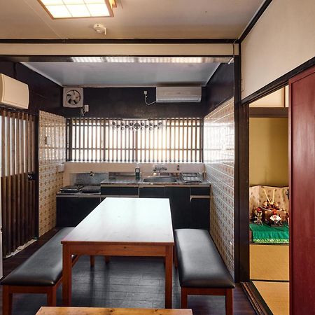 Villa Hakone Kabuto 古民家旅館 150平米 バス停迄一分 準天然温泉 最大12名 المظهر الخارجي الصورة
