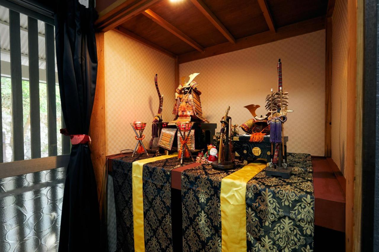 Villa Hakone Kabuto 古民家旅館 150平米 バス停迄一分 準天然温泉 最大12名 المظهر الخارجي الصورة