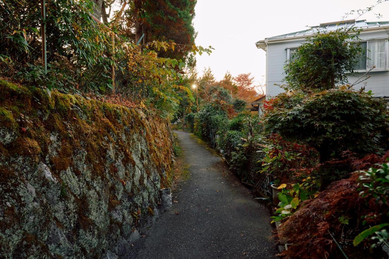Villa Hakone Kabuto 古民家旅館 150平米 バス停迄一分 準天然温泉 最大12名 المظهر الخارجي الصورة